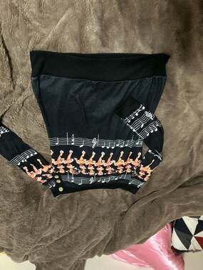 Pretty Girl Vintage Y2K Retro Off-The-Shoulder Music Note and Santa Pinup Print